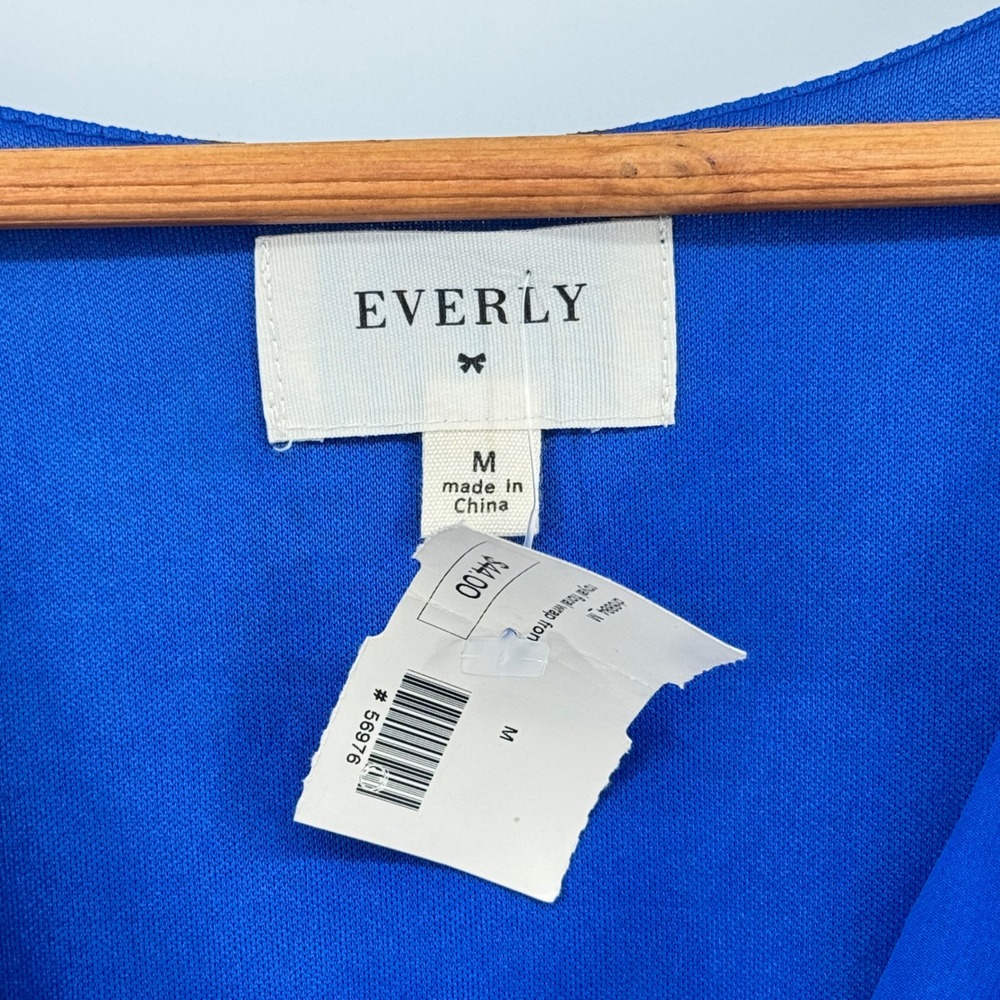 Everly Royal Floral Wrap Front Dress Blue Chiffon Sleeveless Mini Size Medium - Picture 3 of 5